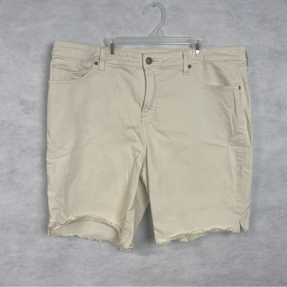 CHICO'S Womens So Slimming Girlfriend Short Off White Size US 16 Frayed Hem